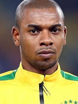 Fotos do Fernandinho da Seleção Brasileira na Copa do Mundo de 2014 no Brasil