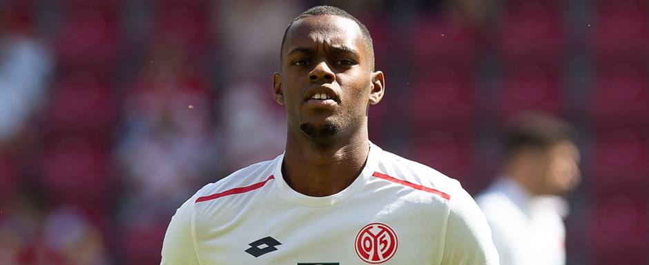 Edimilson Fernandes - Jogador da Seleo da Sua na Copa do Mundo de Futebol de 2022 no Catar (Qatar) - Foto: Mainz05en/Twitter