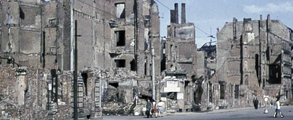 Runa em Leipzig, Alemanha, em 1946. Com o final da Segunda Guerra, vrios pases estavam em reconstruo e no havia tempo para a FIFA organizar a Copa do Mundo de 1946 - Foto: 