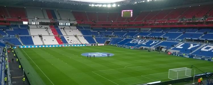 O Parc Olympique Lyonnais em Lyon, na Frana, sediar a final da Liga Europa da UEFA (UEFA Europa League 2007) - Foto: Noixdecoco99