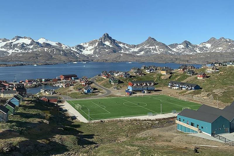 Partida de futebol disputada na Groenlndia com grama artificial em 2019 - Foto: Ray Swi-hymn