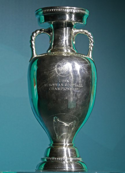Trofu  Henri Delaunay - o trofeu do Campeonato Europeu de Futebol (Euro ou Eurocopa) - Foto: Kirill Venediktov