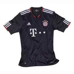 Uniforme 3 do Bayern München - Temporada 2010/2011