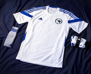 Uniforme 2 da Seleo da Bsnia e Herzegovina para a Copa do Mundo de 2014